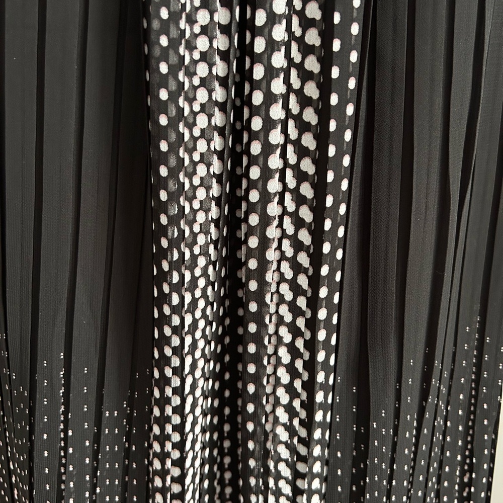 NWT MAX STUDIO Maxi, Sleeveless, Pleated, Polka Dots, Dress, Black & White Large - Picture 3 of 9